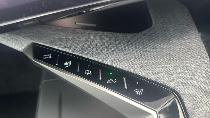 Peugeot 3008 157kW Allure 73kWh 5dr Auto Electric Estate - Image 18